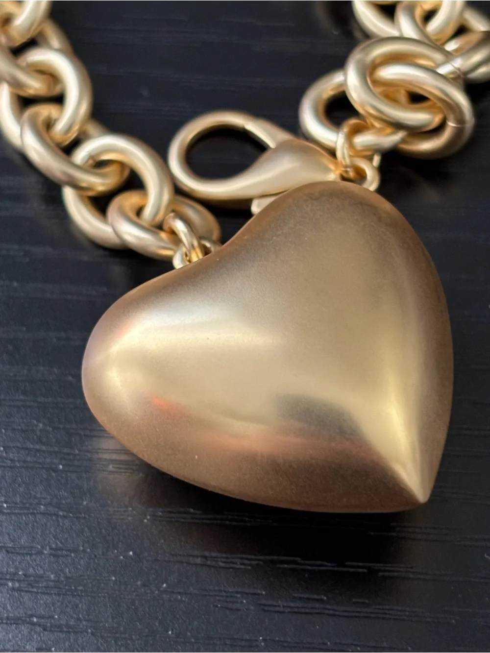 NWOT Roxanne Assoulin Gold Puffy Heart Charm Bracelet